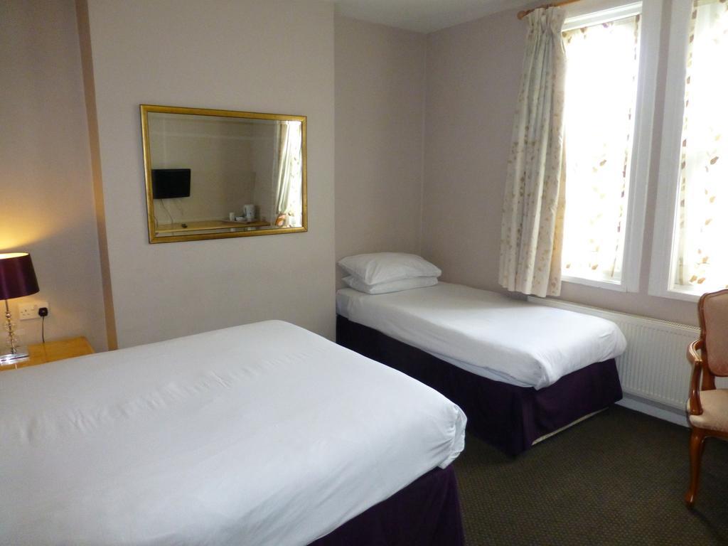 Prince Hotel Smethwick Room photo